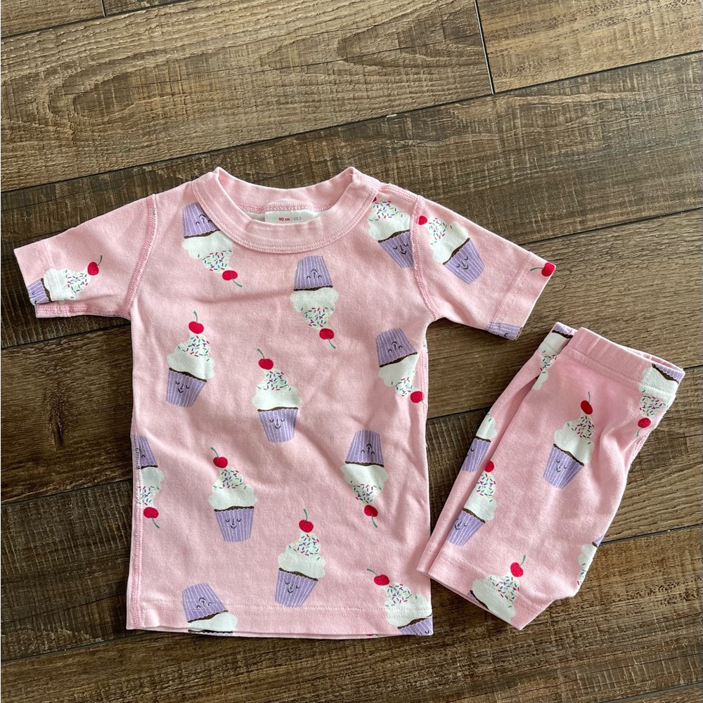 Hanna Andersson//Size 90 (3) -Sweet Cupcake pajamas